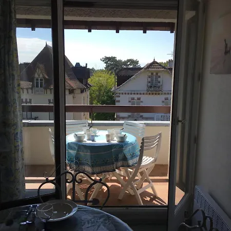 Apartamento Grand En Hyper-centre De Avec Balcon, Proche Plage, Parking, Et Prestations Disponibles *