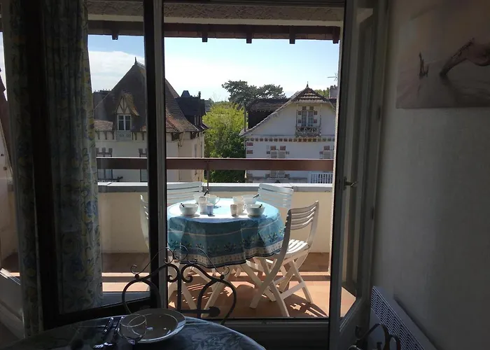 דירה Grand En Hyper-centre De Avec Balcon, Proche Plage, Parking, Et Prestations Disponibles - Fr-1-487-327 *